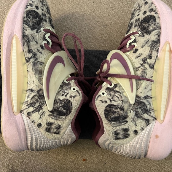 Nike Kevin Durant (KDs). Size 9.5 Very hood condition. - Picture 3 of 5
